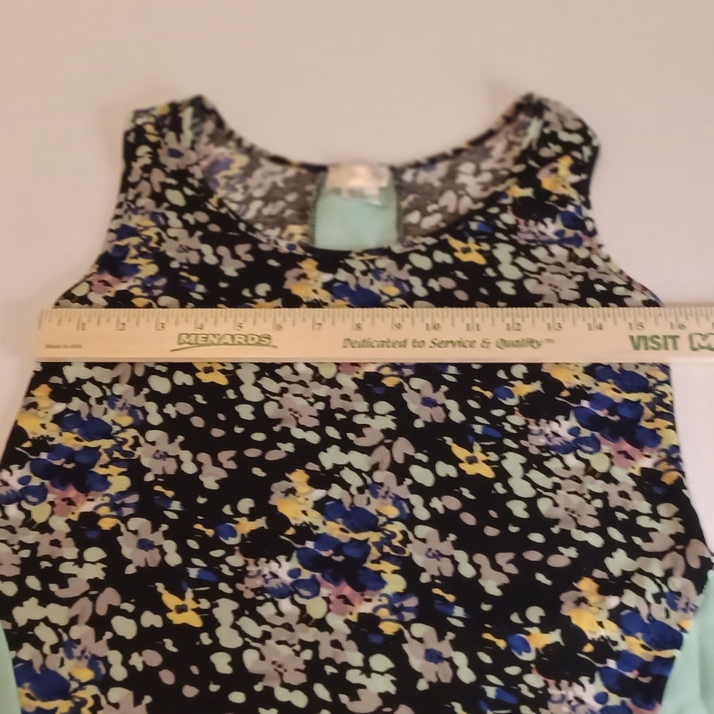 Nina Piu Women's Medium Green Tank with Floral Print, Flowy Bottom with Ruffling - Picture 6 of 6